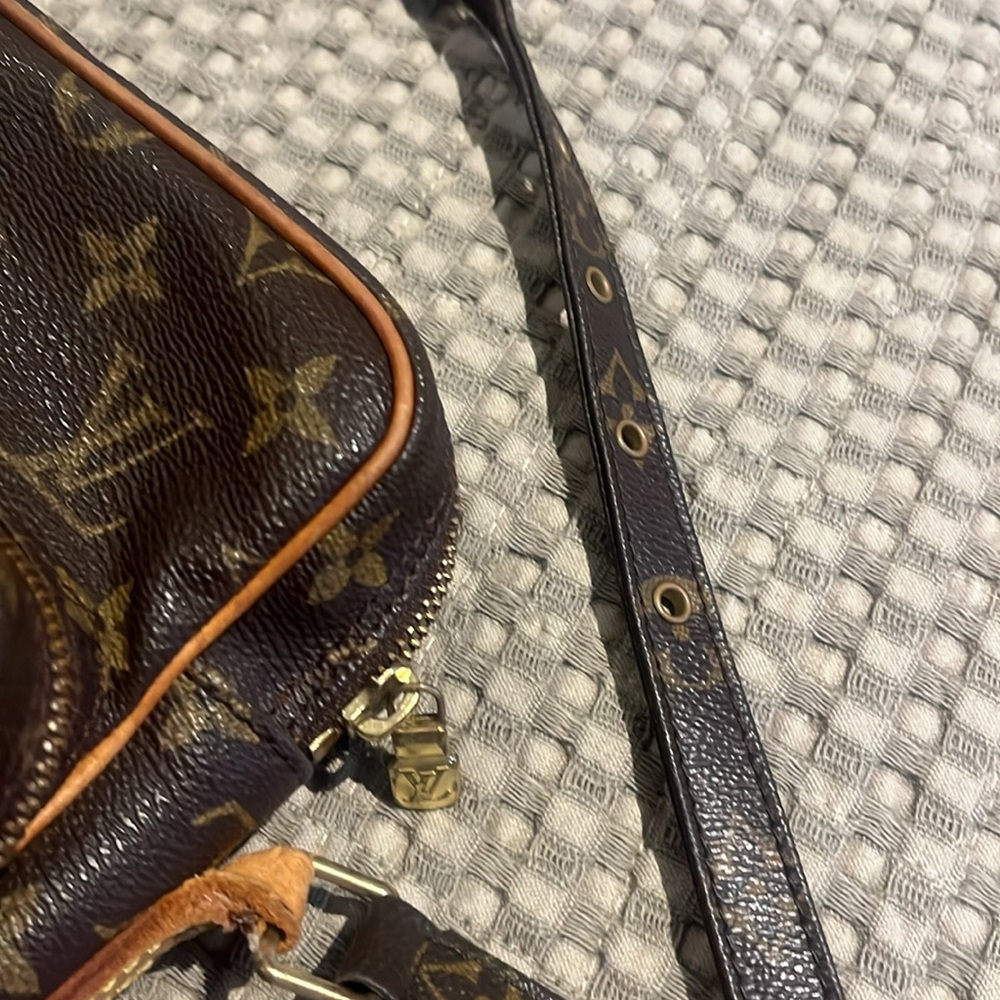 Louis Vuitton Crossbody - Picture 3 of 6